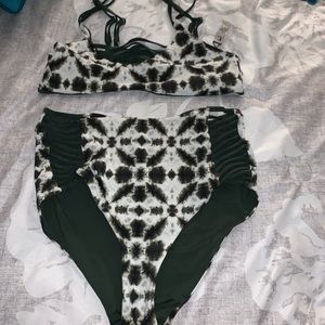 High wasted swimsuit pieces 👙💕